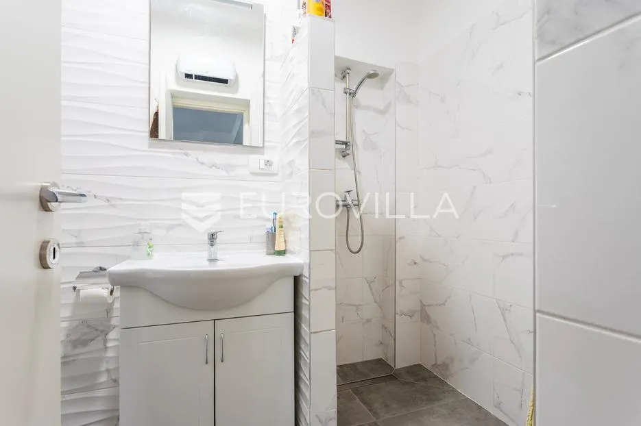 vodice, apartmanska kuća – idealna investicija za turizam! - slika 30