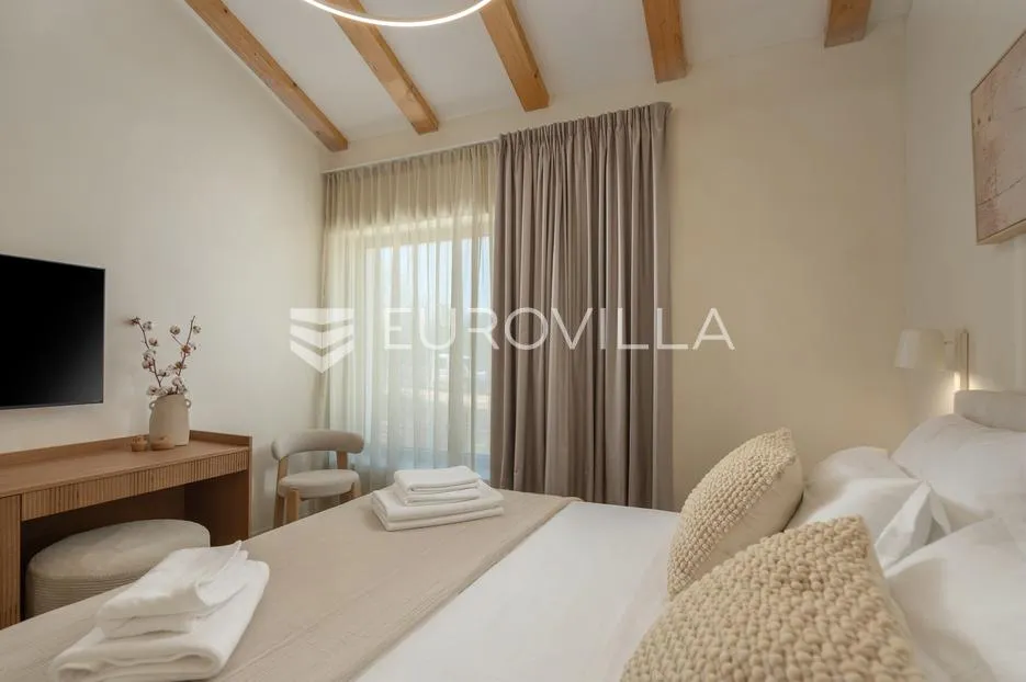 istra, labin, vrhunska moderna villa "e", grijani bazen 48 m², 2642 m² uređene okućnice - slika 41