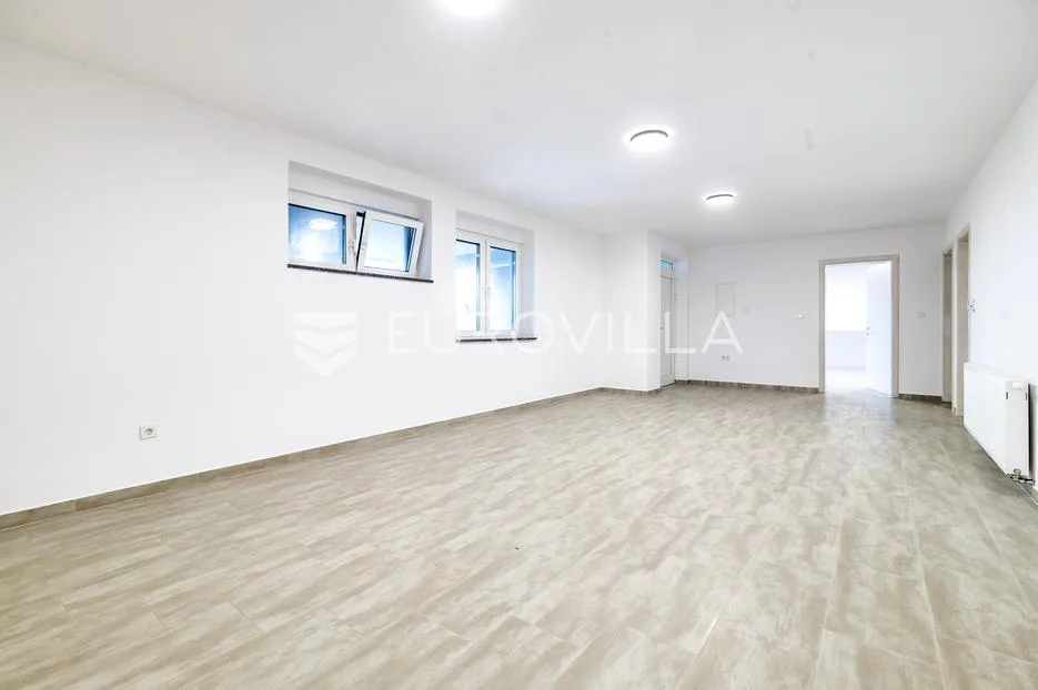 sveti ivan zelina, prekrasna dvojna kuća površine 385 m² - slika 13