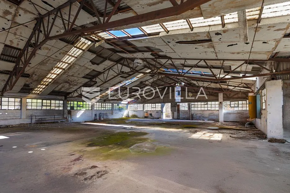 industrijski kompleks s više hala na atraktivnoj lokaciji, ukupna površina: 3452 m - slika 21