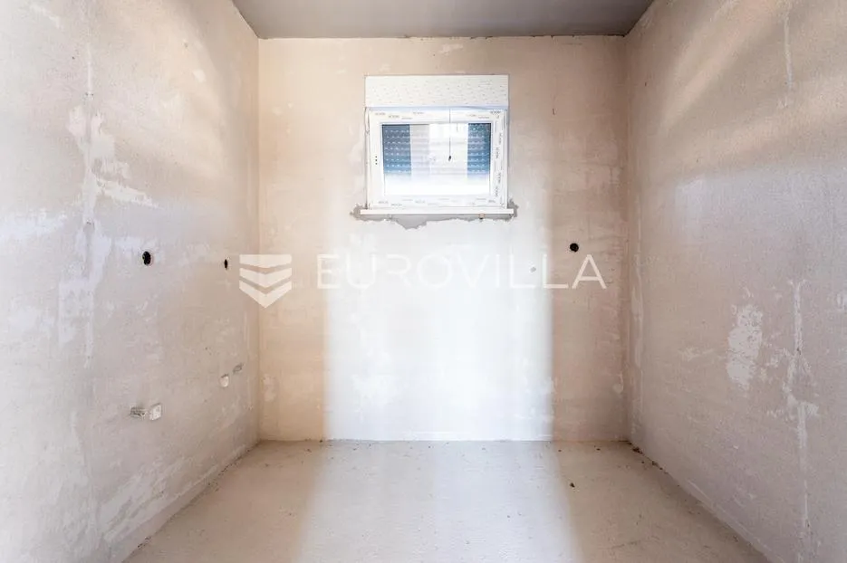 kaštel lukšić, obiteljska vila s bazenom u visokoj roh bau fazi - slika 11