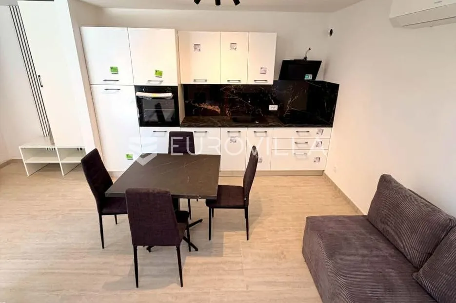 istra, novigrad, namješten stan s velikom terasom i parkirnim mjestom, blizu mora i centra - slika 2