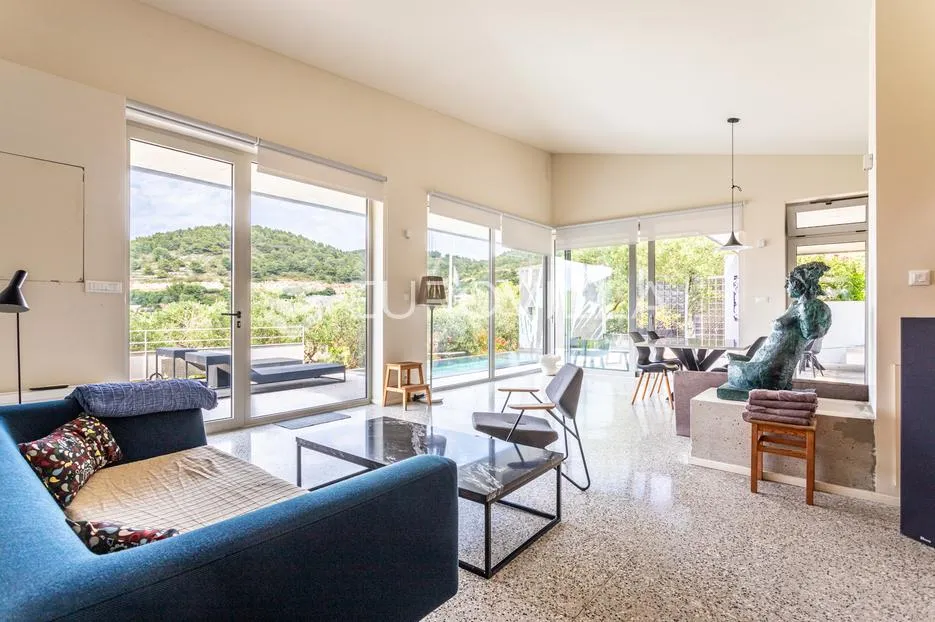 vis, dizajnerska villa s otvorenim pogledom na more u blizini centra - slika 5