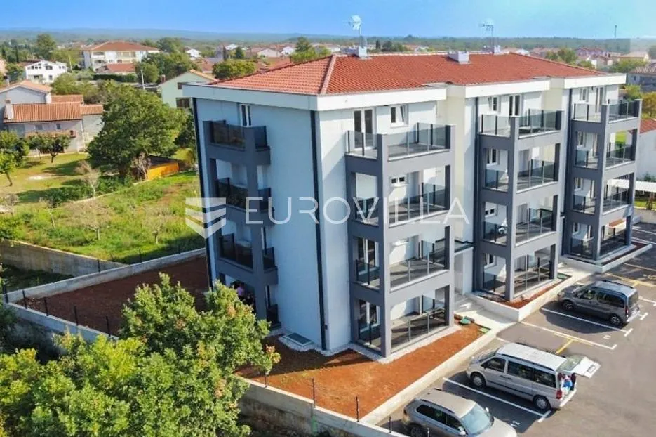 istra, poreč, moderan stan u novogradnji s privatnim vrtom od 200 m² - slika 2