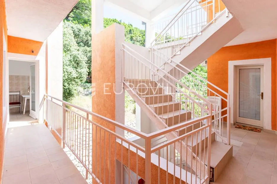 drvenik, makarska rivijera, više apartmanska kuća prvi red do mora - slika 20