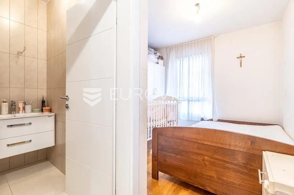 zagreb, odra, dvoetažni četverosoban stan s vrtom i 2 parkirna mjesta, 120 m² - slika 9