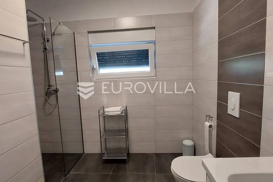šišan, moderna villa s bazenom na mirnoj lokaciji - slika 37