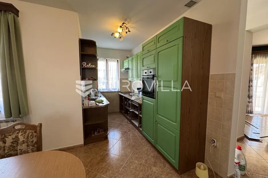 istra, valbandon, najam obiteljske kuće 180m2 s predivnom okućnicom - slika 6