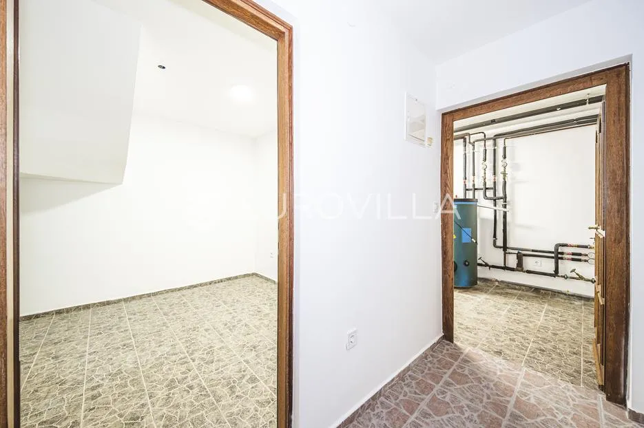zagreb, gračani, prekrasan troetažan šeterosoban stan s vrtom 278,66 m² - slika 22