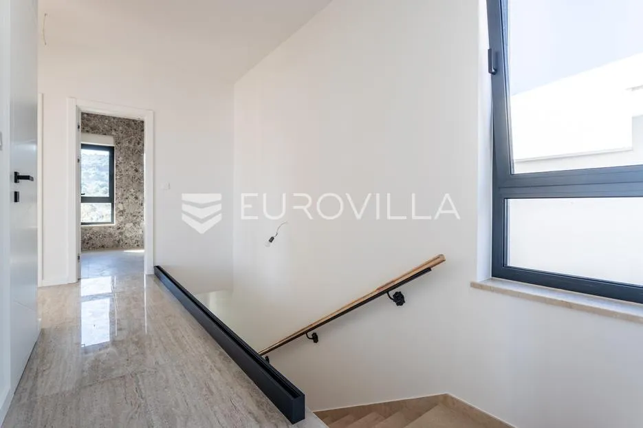 otok murter, betina, prekrasna villa s bazenom - slika 13