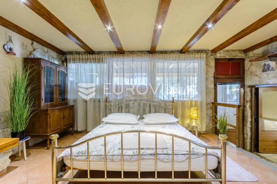 omiš, stanići, lijepa kuća s pogledom na more ukupne površine 160m2 na zemljištu površine 2546 m2 - slika 29