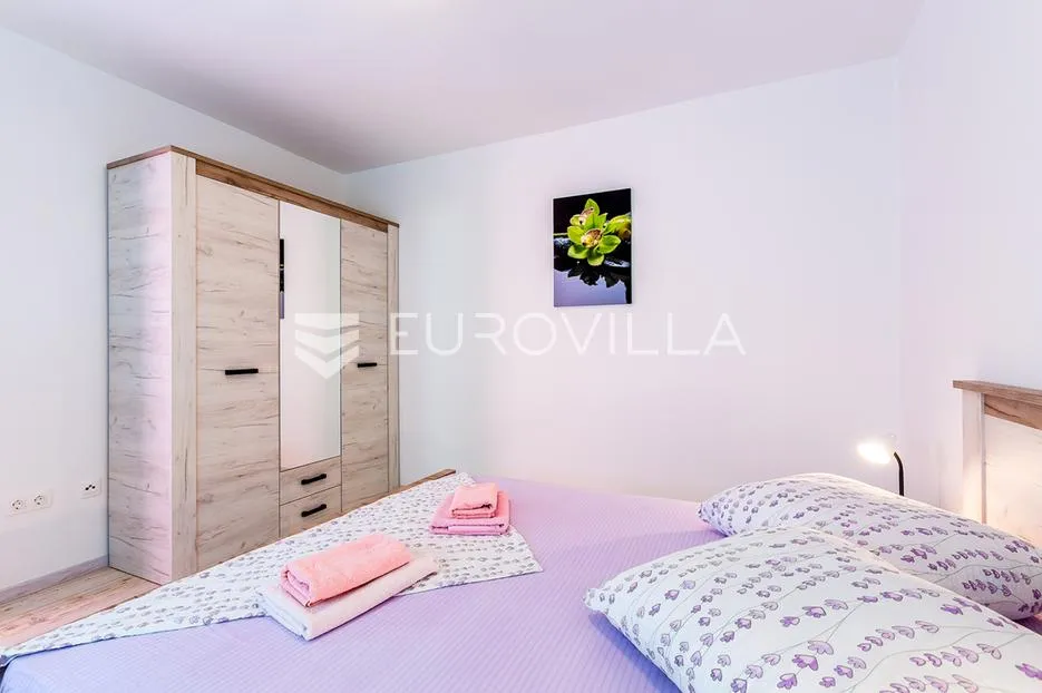 istra, medulin, velika samostojeća kuća sa 7 apartmana 100 m od mora - slika 16
