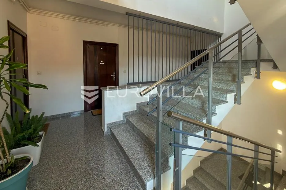 slavonski brod, trosoban stan 72 m² u centru - slika 13