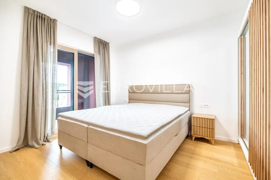 zagreb, ivana cankara prekrasan četverosoban stan 123 m² s dva garažna mjesta - slika 8