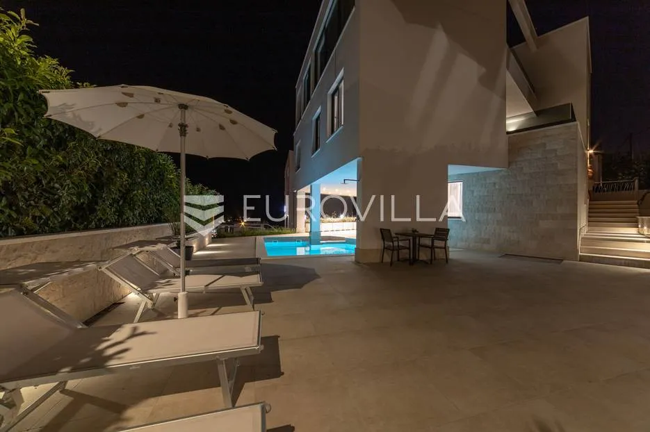 trogir, luksuzna vila s bazenom, nkp 368 m2 - slika 81