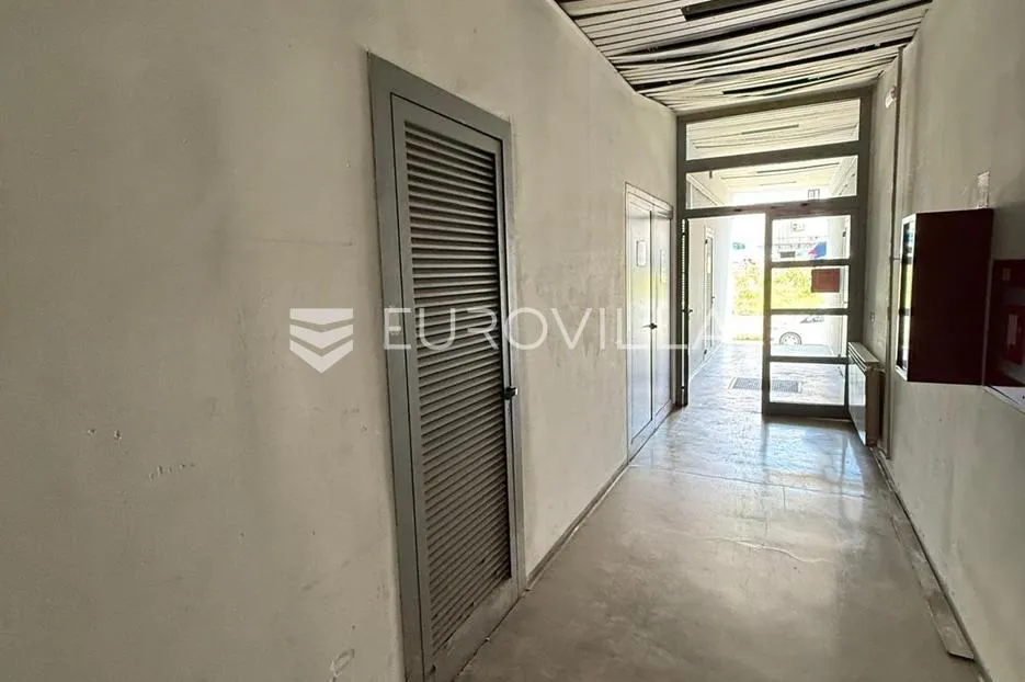 zadar, relja poslovno skladišni prostor korisnog volumena 163,95 m2 na više razina - slika 2