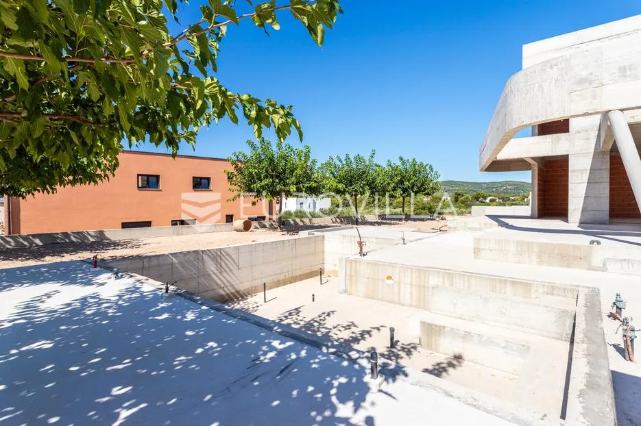 vodice, prekrasna i prostrana vila s bazenom, 730,25 m² - slika 38