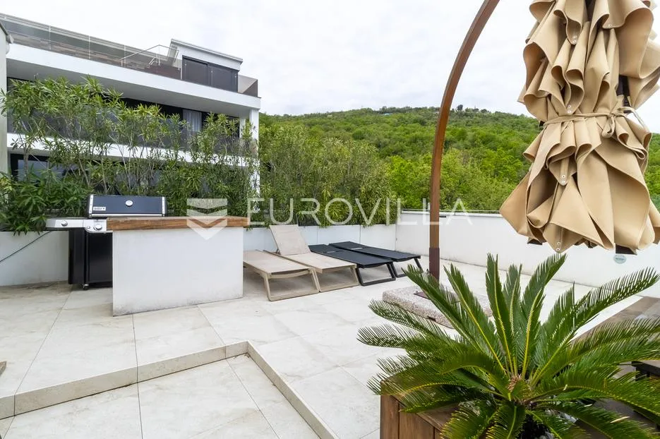 opatija, volosko, luksuzan penthaus 267 m², krovna terasa s jacuzzijem - slika 8