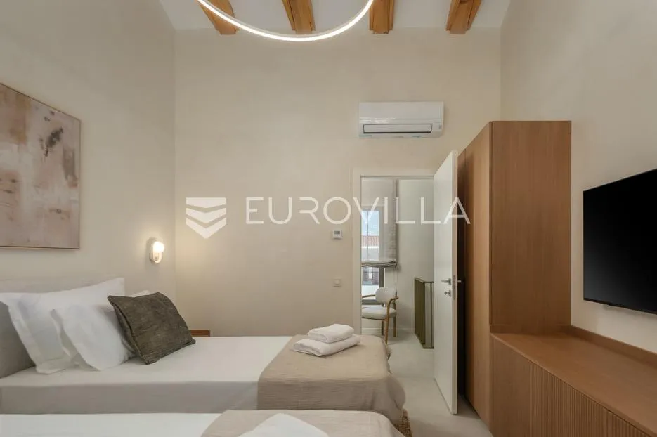 istra, labin, vrhunska moderna villa d, grijani bazen 48 m², 2365 m² uređene okućnice - slika 36