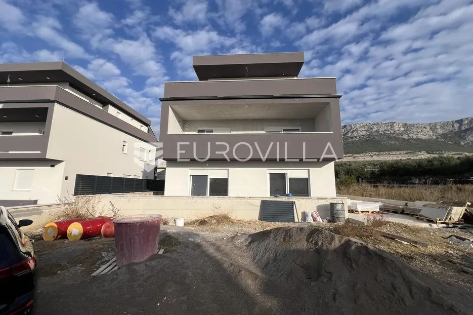 Kaštel Sućurac, trosoban stan u prizemlju s privatnim vrtom - Kaštel Sućurac, Kaštela