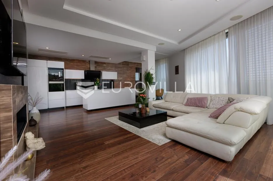 matulji, penthouse peterosobni dvoetažni stan160 m², terasa 130 m² i privatna okućnica 250 m² - slika 2