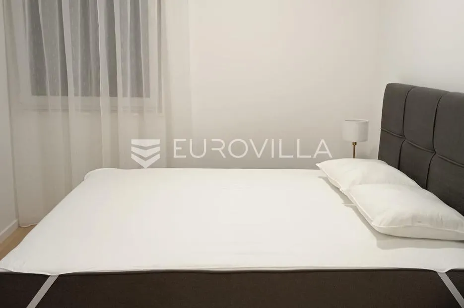split, pazdigrad, moderno opremljen trosoban stan južne orijentacije za dugoročan najam - slika 9