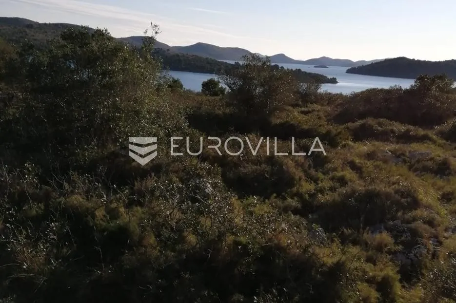 Telašćica, poljoprivredno zemljište s pogledom na more - Sali