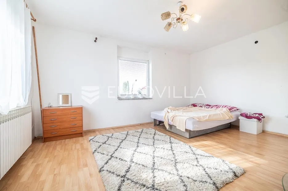 zagreb, gornji čehi, kuća sa dva odvojena stana, 250 m2 - slika 5