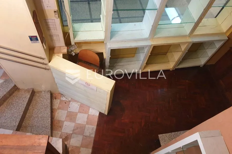 Strogi centar, ulični poslovni prostor 27 m2 - Zagreb