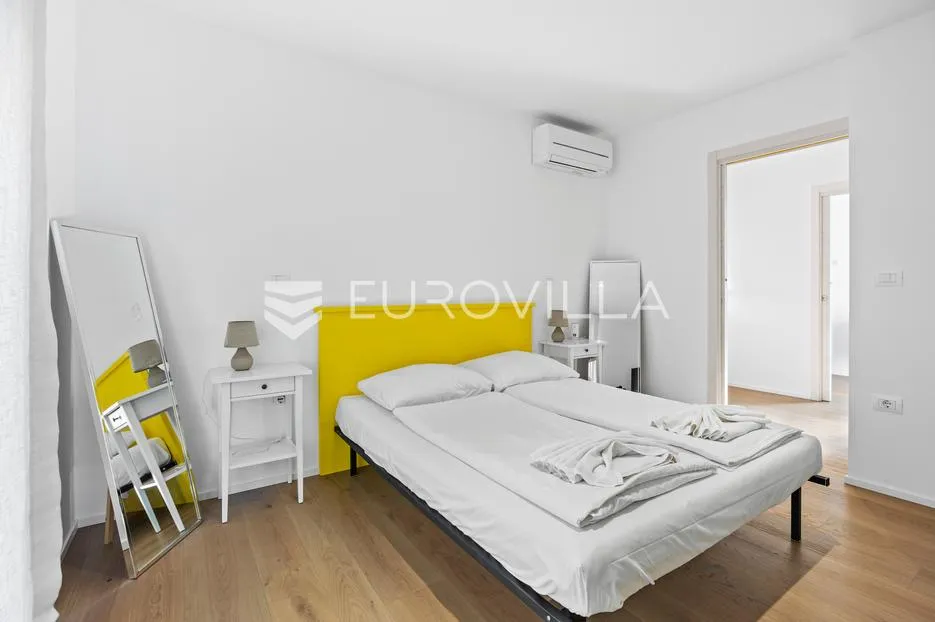 istra, volme, vila s pogledom na more, mirna lokacija u zatvorenom kompleksu - slika 10