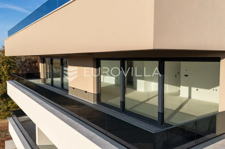 istra, poreč, novogradnja, prostrani penthouse sa krovnom terasom, odlična lokacija - slika 2