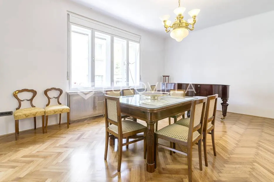 šalata prekrasna renovirana obiteljska vila 400 m² - slika 2