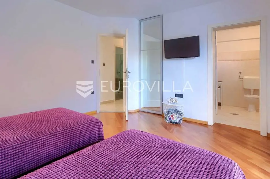 medulin, pomer, moderna samostojeća kuća 400 m² s bazenom u blizini mora - slika 30