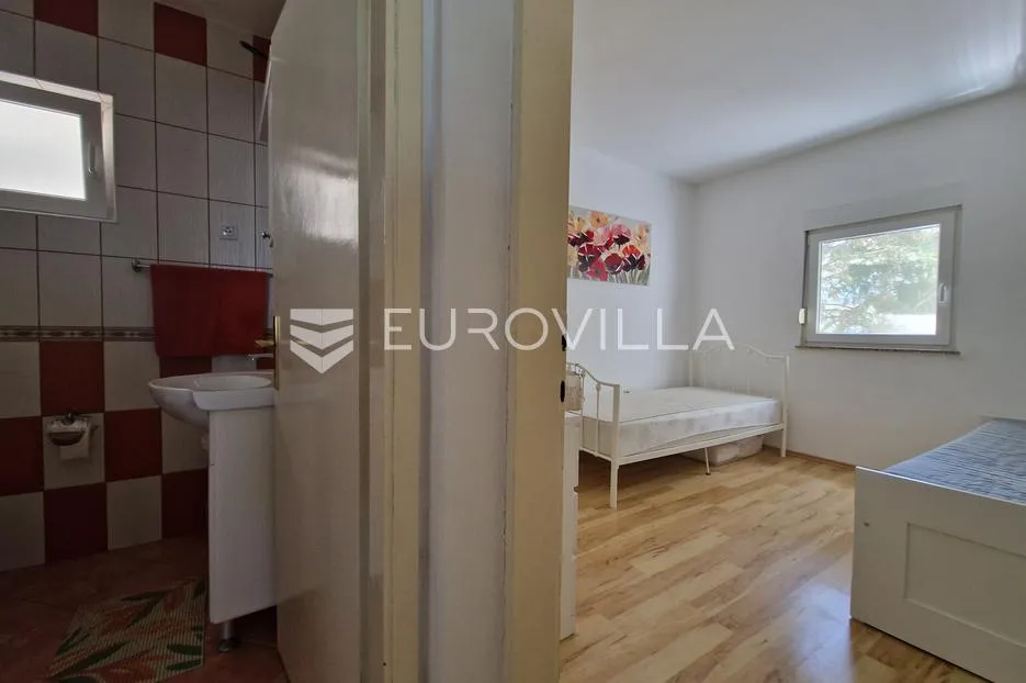 vir, samostojeća kuća s uređenim apartmanom i roh bau katom, 500 m od mora - slika 19