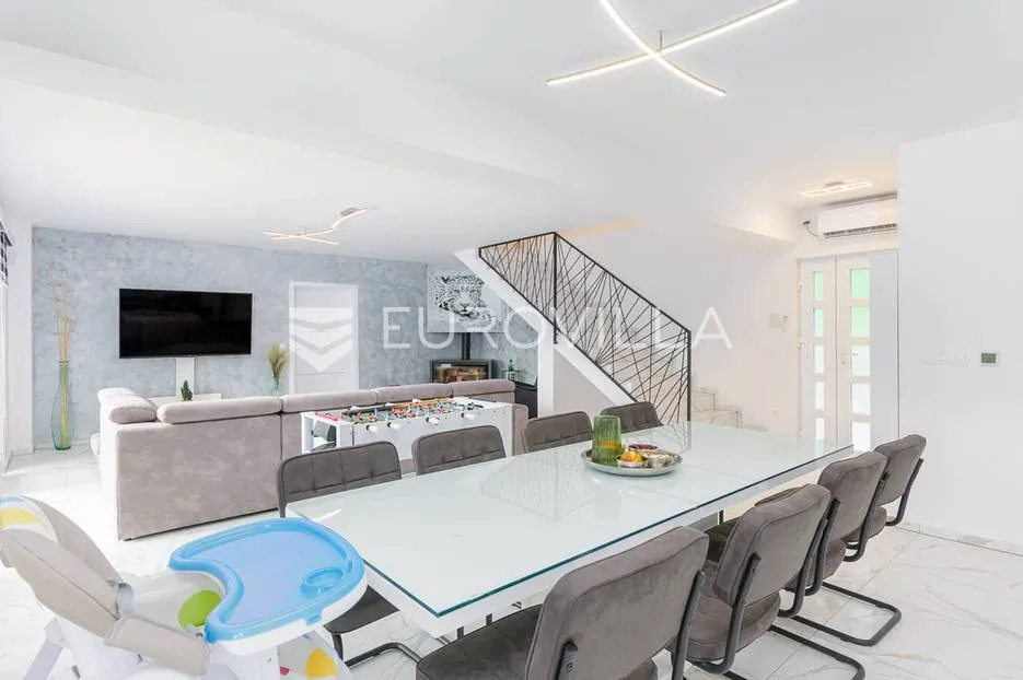 istra, juršići - prekrasna i moderna kuća 243 m2, bazen 40 m2, jacuzzi - slika 22