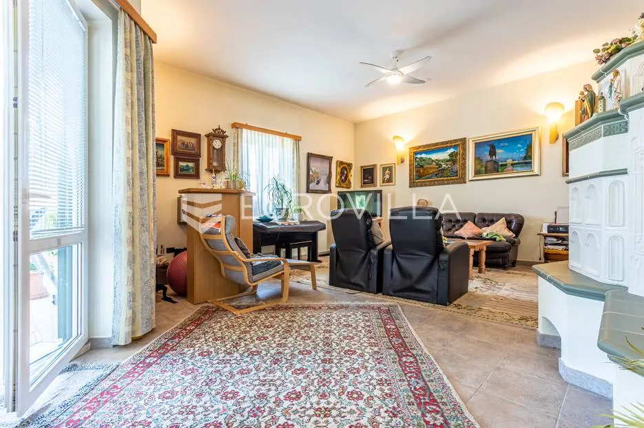 brač, prekrasna vila s velikom okućnicom 20 m od mora - slika 23