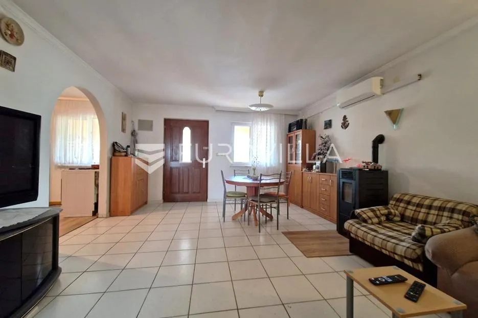 vir, samostojeća kuća, 130 m od plaže s dva odvojena apartmana - slika 7