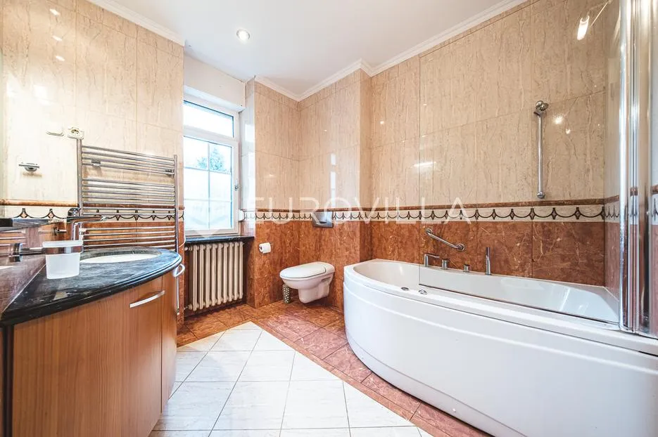 zagreb, pantovčak, peterosoban stan s neto korisnom površinom od 301 m² - slika 12