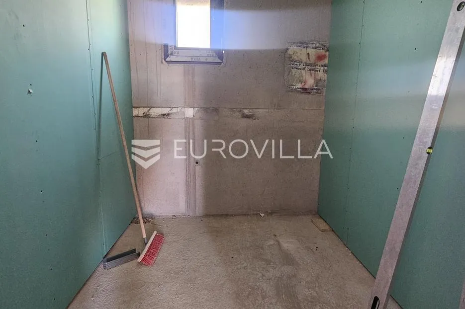 kaštel stari, trosoban stan od 83 m² s vrtom i parkirnim mjestom - slika 8