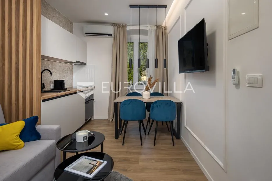 rijeka, centar, novouređen luksuzan stan nkp 98 m2 s tri apartmana - slika 31