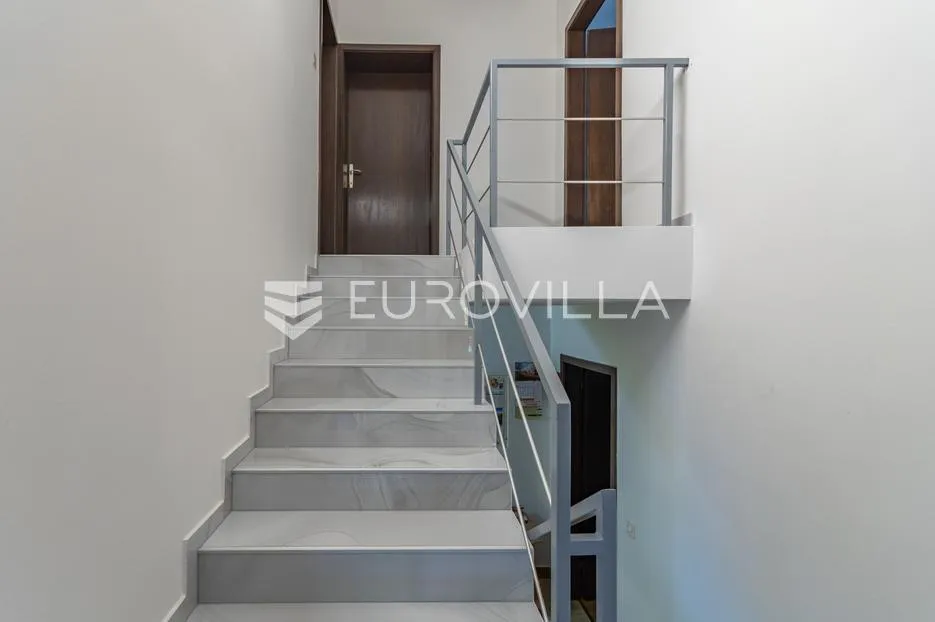 štrigova, prekrasna obiteljska kuća površine 120 m² - slika 11