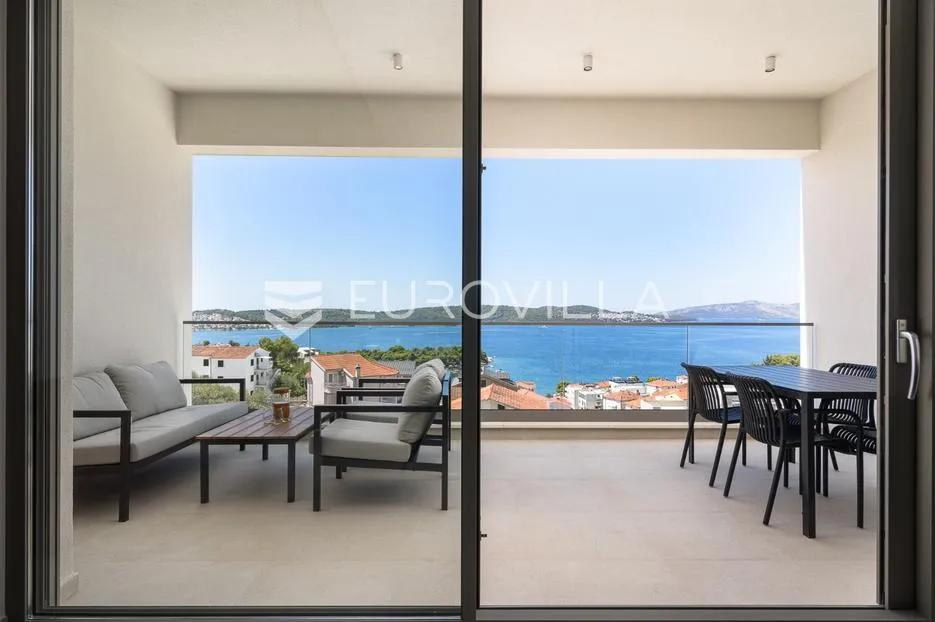 trogir, čiovo, luksuzan penthouse sa krovnom terasom i bazenom - slika 3