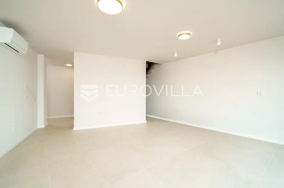zadar, privlaka, luksuzni dvoetažni dvosoban stan 1. red do mora, 85,05 m² - slika 2
