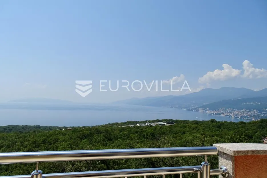 kastav, brestovice, trosoban stan od 120 m² sa zadivljujućim pogledom na more - slika 12