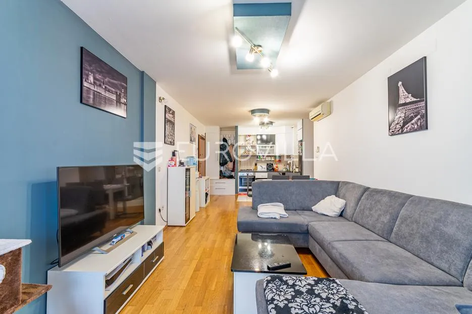 Varaždin, Grabanice trosoban stan 54 m² i parkirno mjesto u podzemnoj garaži