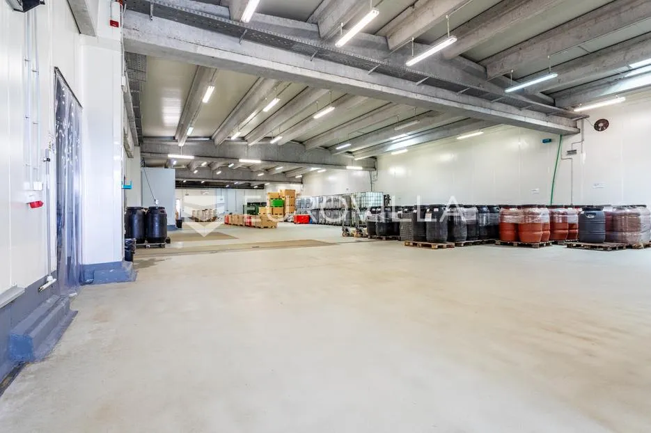 sinj, kukuzovac, poslovna zgrada u gospodarskoj zoni, površine 1.648 m² - slika 8