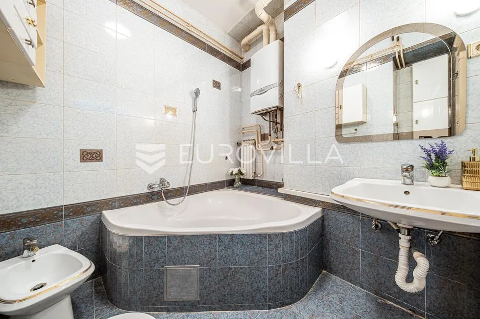 zagreb, centar, uređen trosoban stan površine 57 m² - slika 13