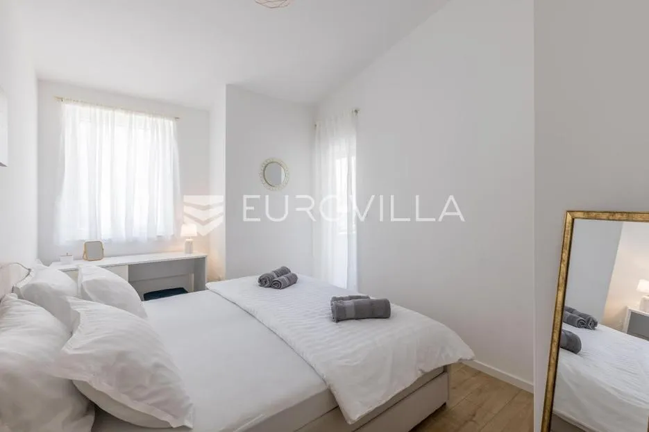 split, gripe, komforan renoviran trosoban stan s garažom - slika 15