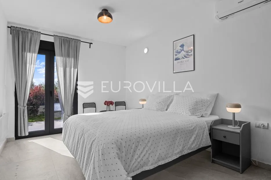 istra, poreč, dvojna kuća 180 m² s 4 spavaće sobe i 3 parkirna mjesta - slika 5