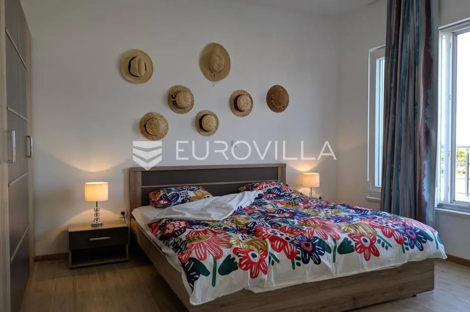trogir, moderna vila s bazenom - slika 9